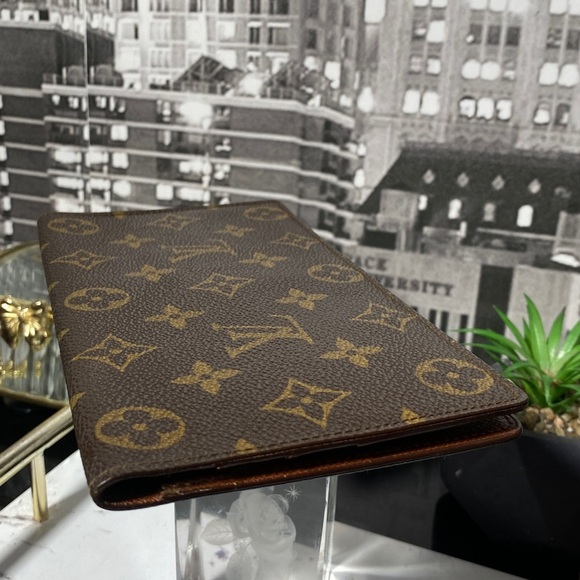 Authentic Louis Vuitton Rare Vintage Monogram checkbook holder - Picture 12 of 13